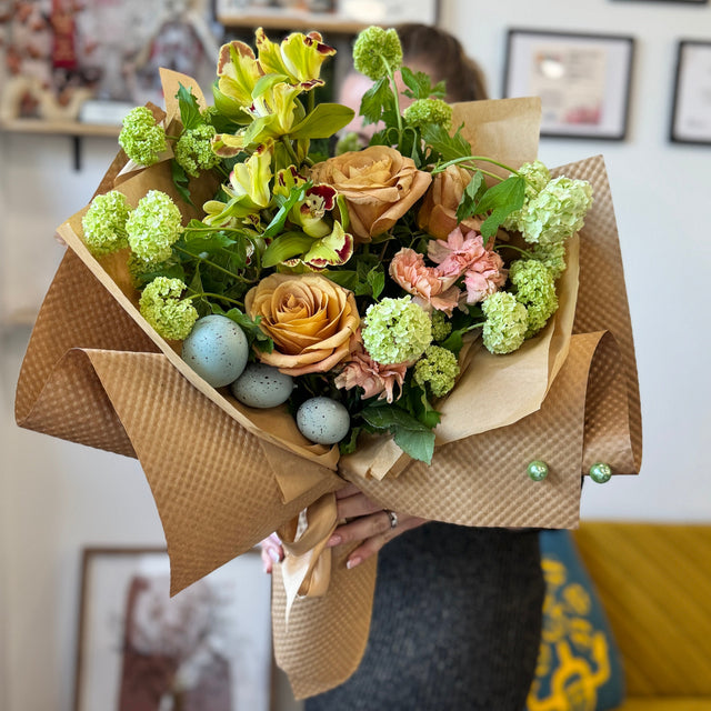 Bright and cozy Easter bouquet in green and caramel hues.