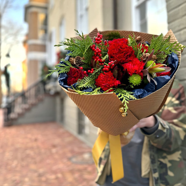 Bouquet of roses and carnations