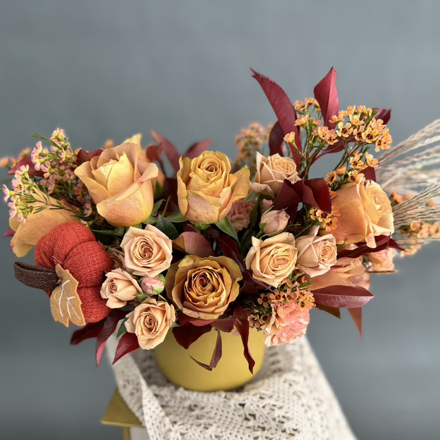 Harvest Hugs Centerpiece: A Beautiful Touch of Autumn for Your Thanksgiving Table