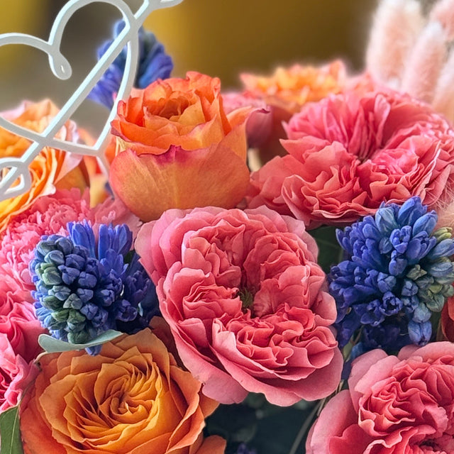 What Color Flowers for Valentine's Day: Choosing the Perfect Bouquet to Express Your Love