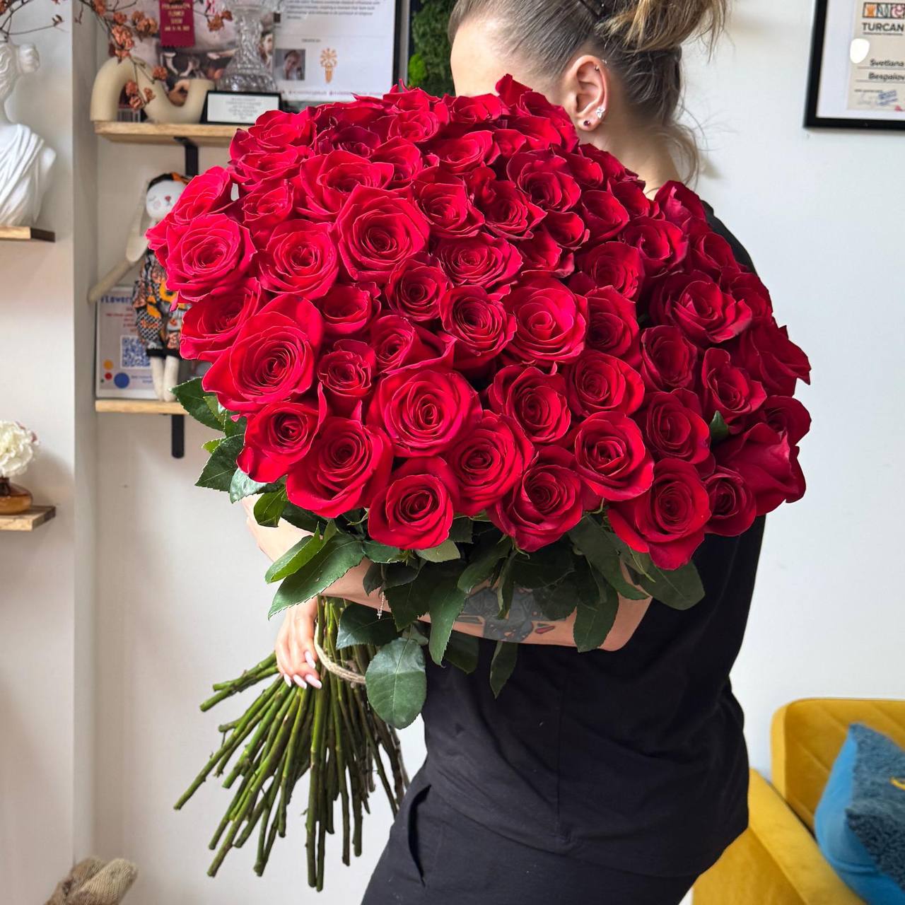 Bouquet 100 Roses Rouges 100 roses bouquet: red, white, pink