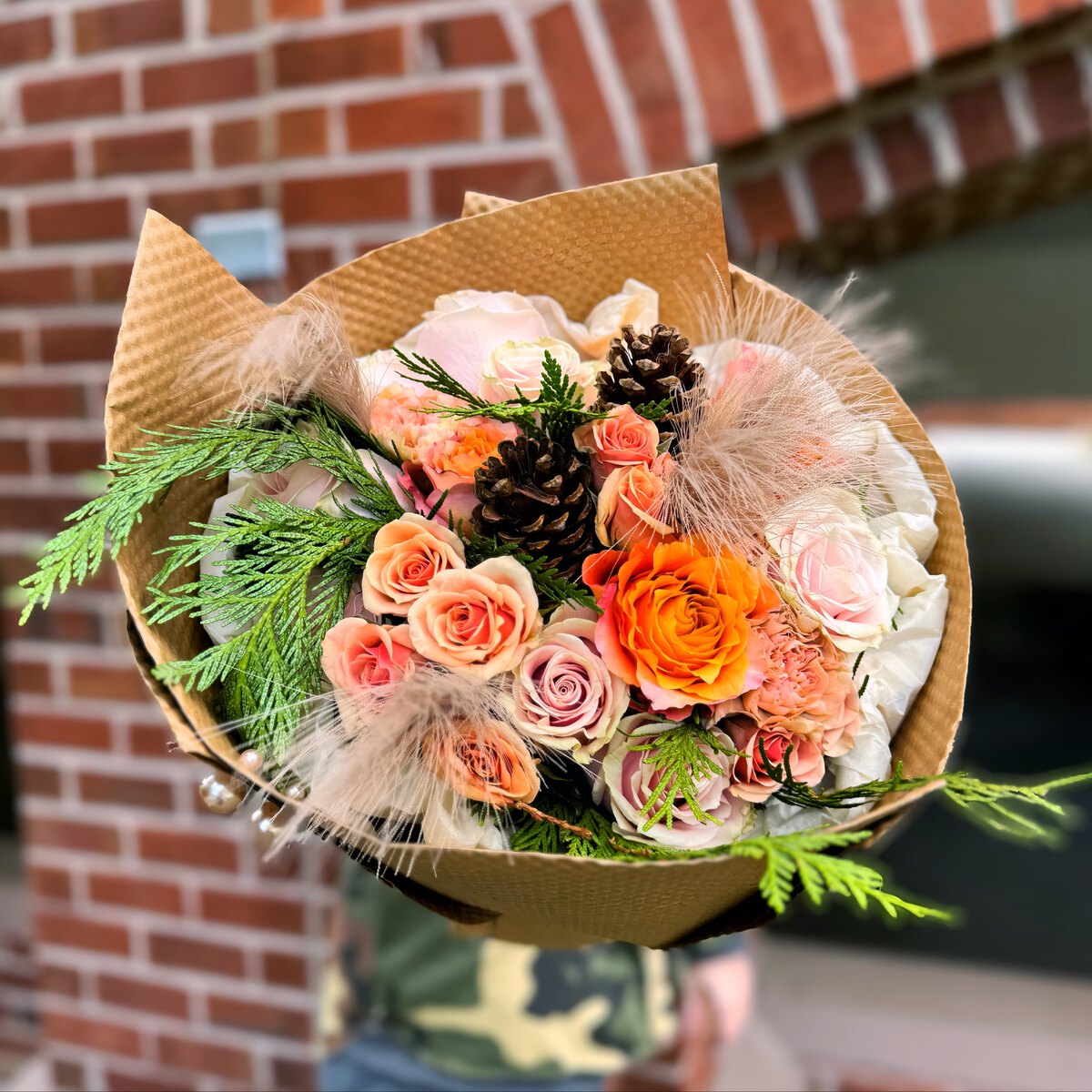 Peach and pink roses bouquet