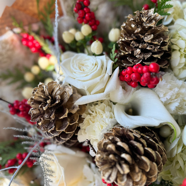 Close Up of the bouquet with pinecones and callas. 