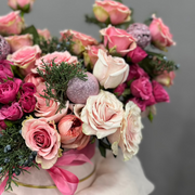 Mix of pink flowers in the hat box.