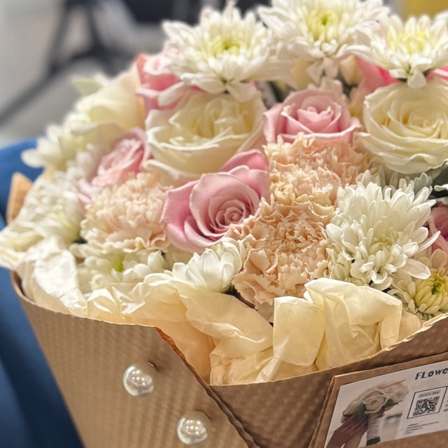 Handcrafted Sugar Rose flower arrangement for Springfield VA delivery